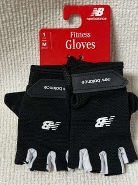 New Balance Black and White Fingerless Fitness Gloves Sz M